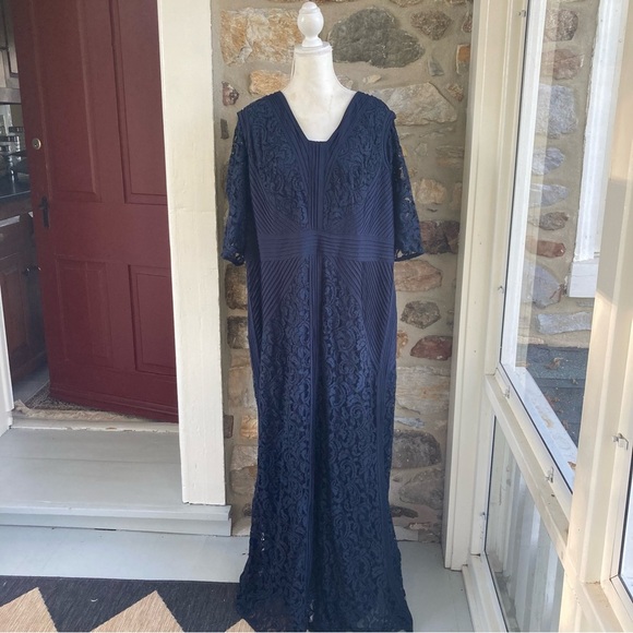 Tadashi Shoji Too Deep Blue Lace V Neck short Sleeve Maxi Dress 22Q - Picture 2 of 13
